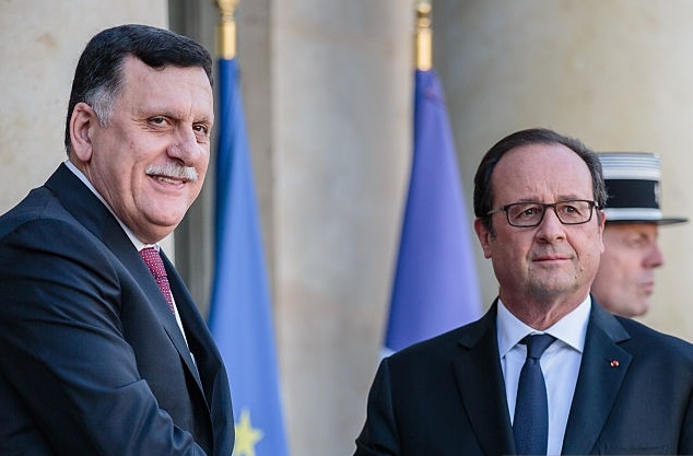 Le Premier ministre libyen Fayez El-Sarraj avec le président français. D. R.